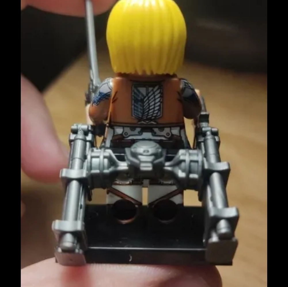 New Attack on the Titan 4 mini figure set - Picture 6 of 12
